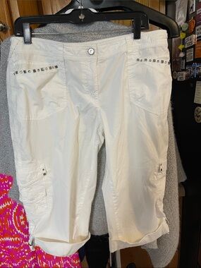 White House Black Market Women’s Studded Capri White Size 10